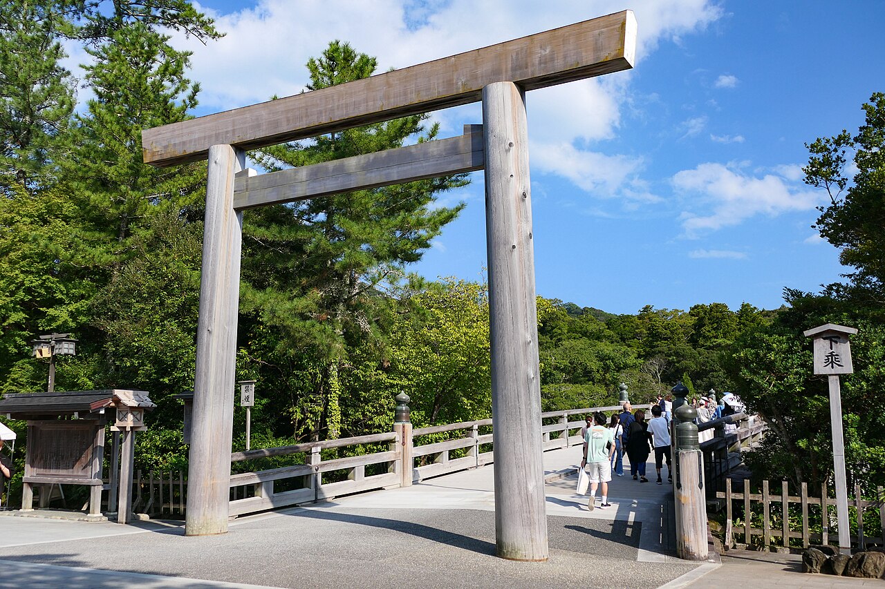伊勢神宮內宮的宇治橋和鳥居