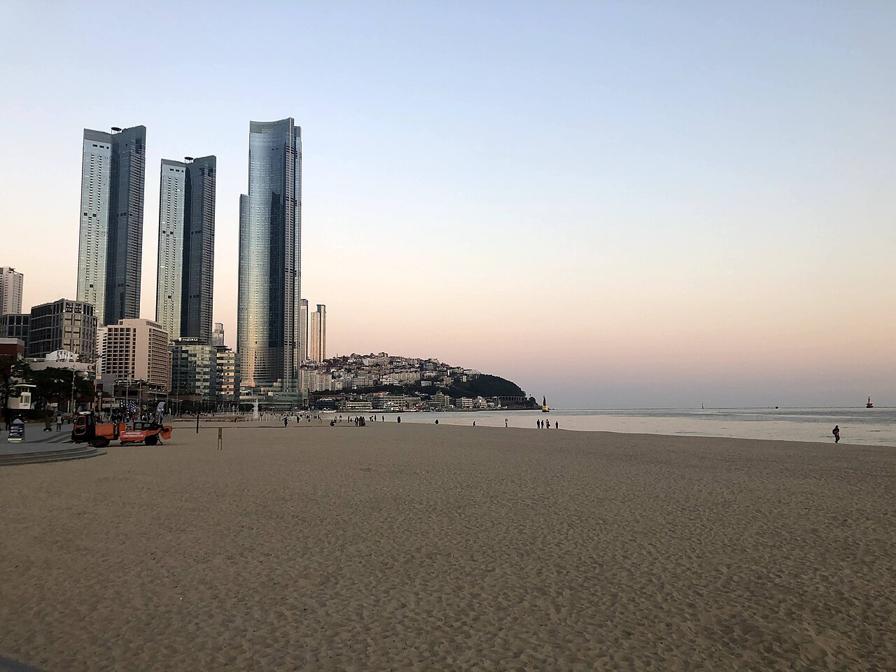 海雲台海灘與 Club D Oasis 所在的 LCT 大樓