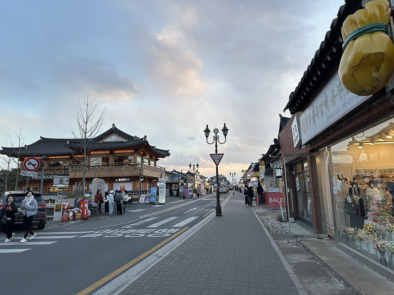 皇理團路的韓屋街景