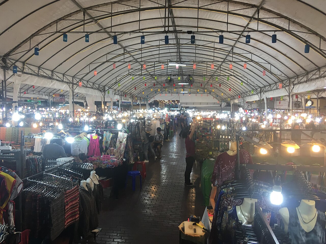 清邁夜市的室內攤位